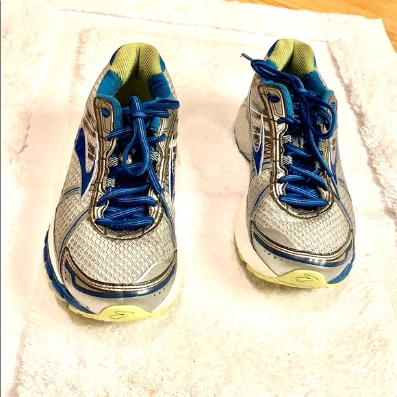 Adrenaline GTS sneaker, gently worn - Picture 2 of 9